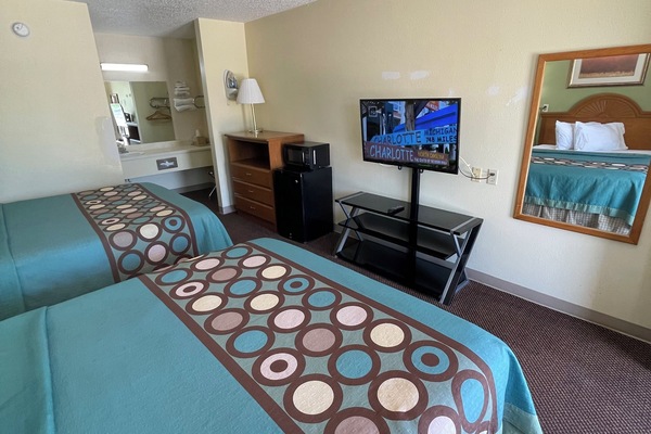 Standard Room, 2 Queen Beds, Non Smoking | Living area | TV