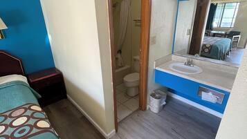 Standard Room, 1 King Bed, Smoking | Bathroom | Bathtub, towels