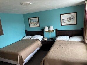 Iron/ironing board, free WiFi - Budget Host Inn Somerset (Somerset)
