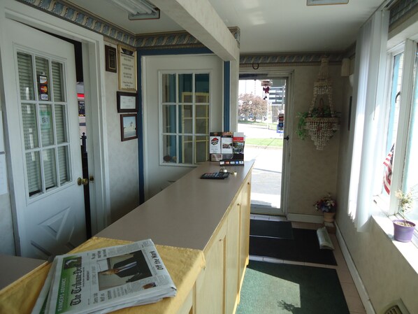 Reception - Budget Host Inn Somerset (Somerset)