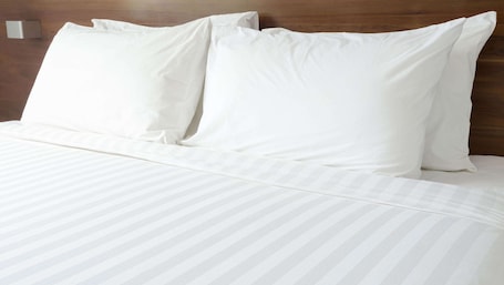 Room, 1 King Bed, Non Smoking | Desk, laptop workspace, blackout drapes, free WiFi