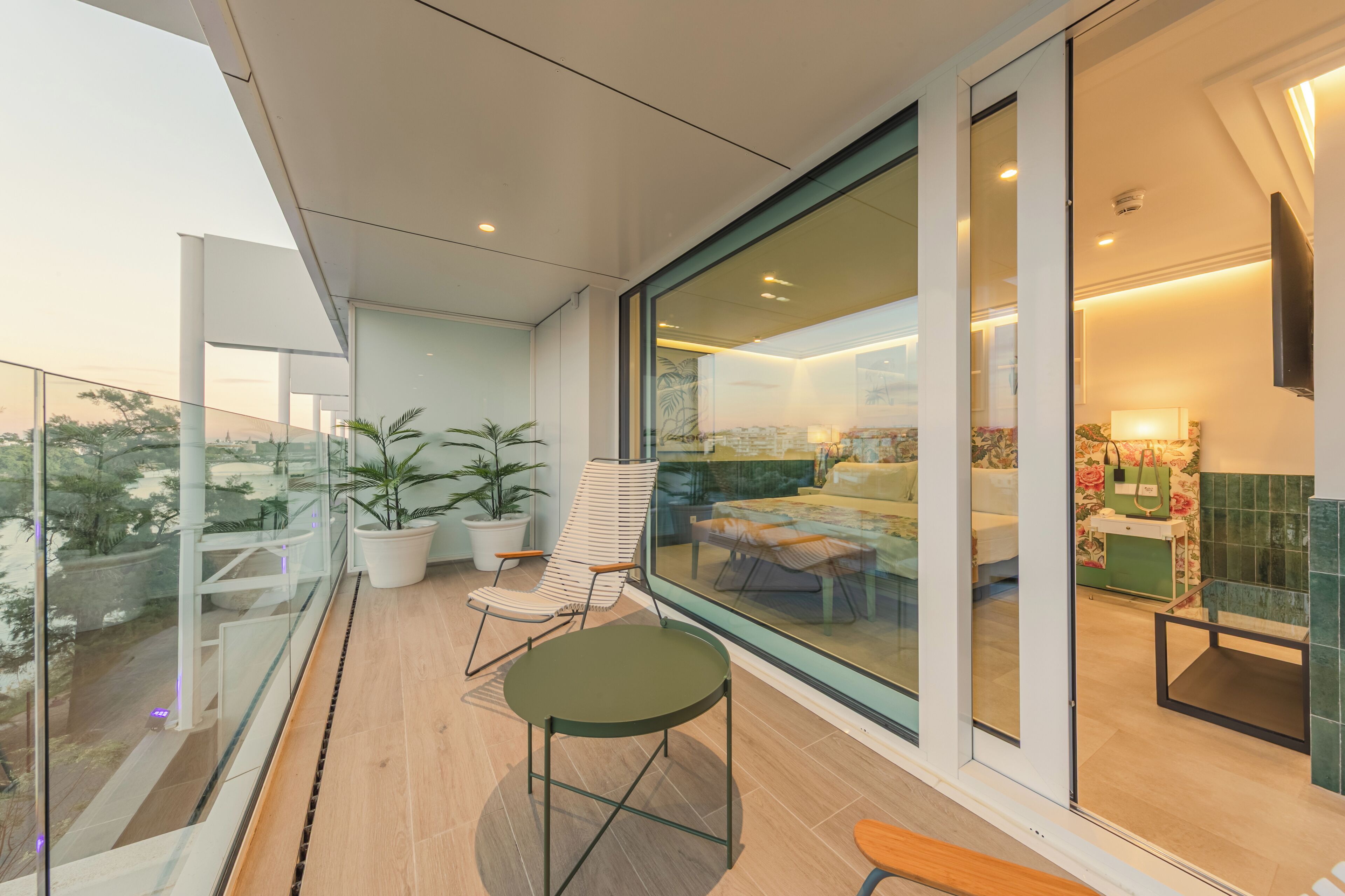 Suíte júnior, terraço, vista para o rio | Frigobar, cofres nos quartos, escrivaninha