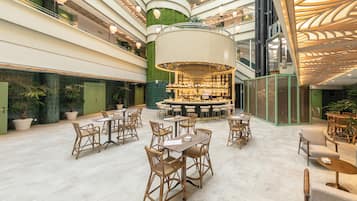 Bar met dakterras, buitendiner, dagelijks geopend