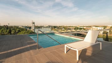 Seasonal outdoor pool, sun loungers