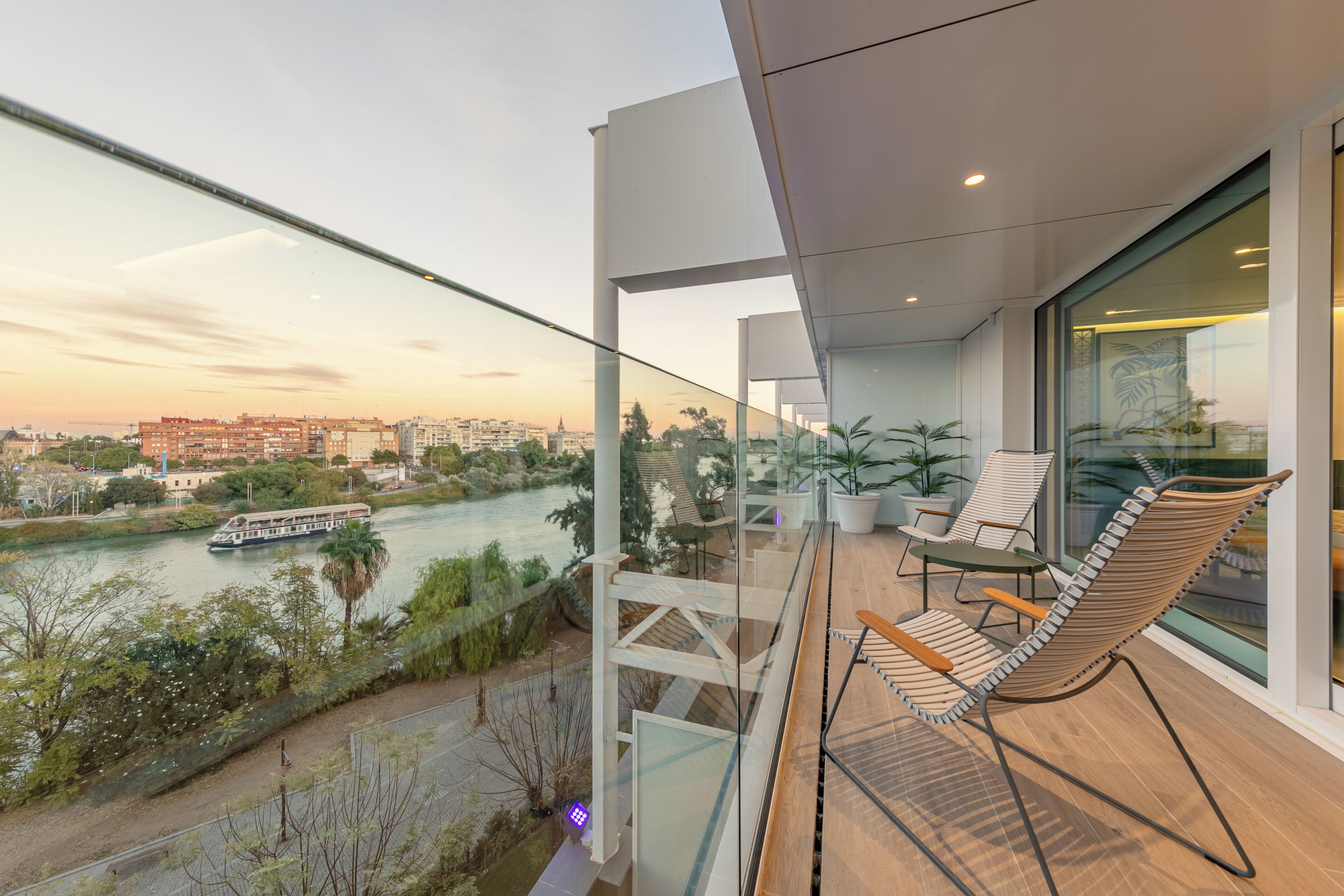 Junior suite, terras, uitzicht op rivier | Terras