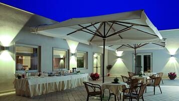 Breakfast, lunch, dinner served; Mediterranean cuisine