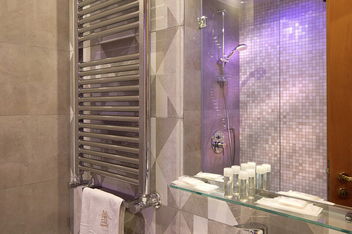 Superior Double Room | Bathroom | Deep soaking tub, free toiletries, hair dryer, bathrobes