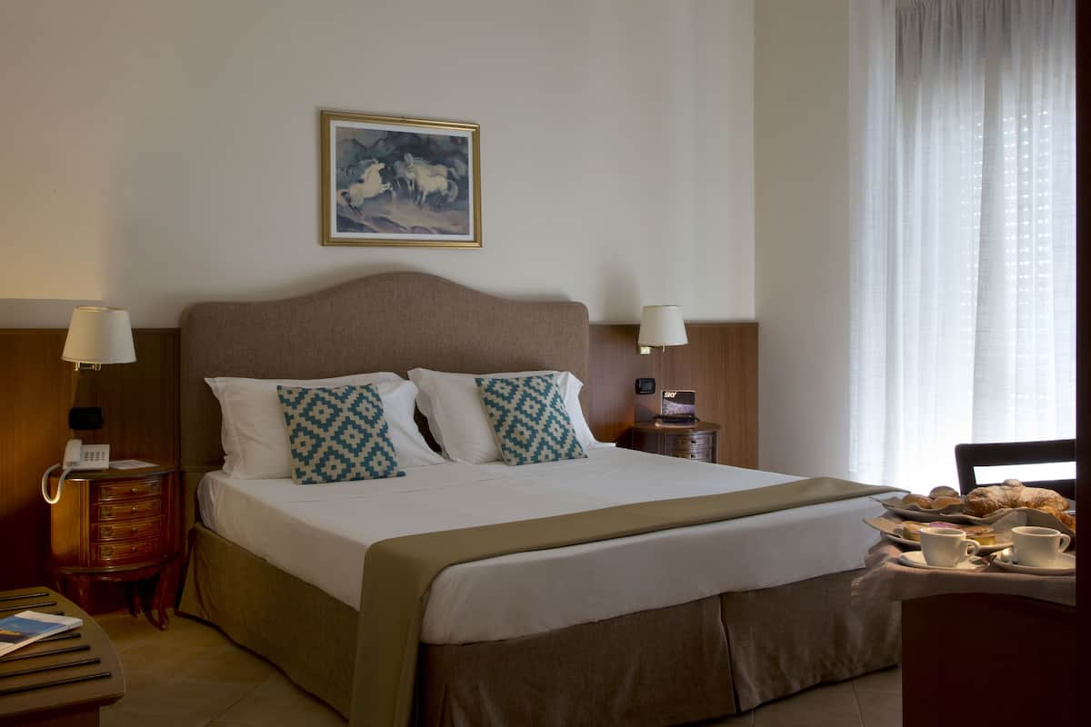 1 bedroom, down duvets, minibar, in-room safe