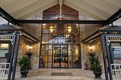 Echoes Boutique Hotel and Restaurant