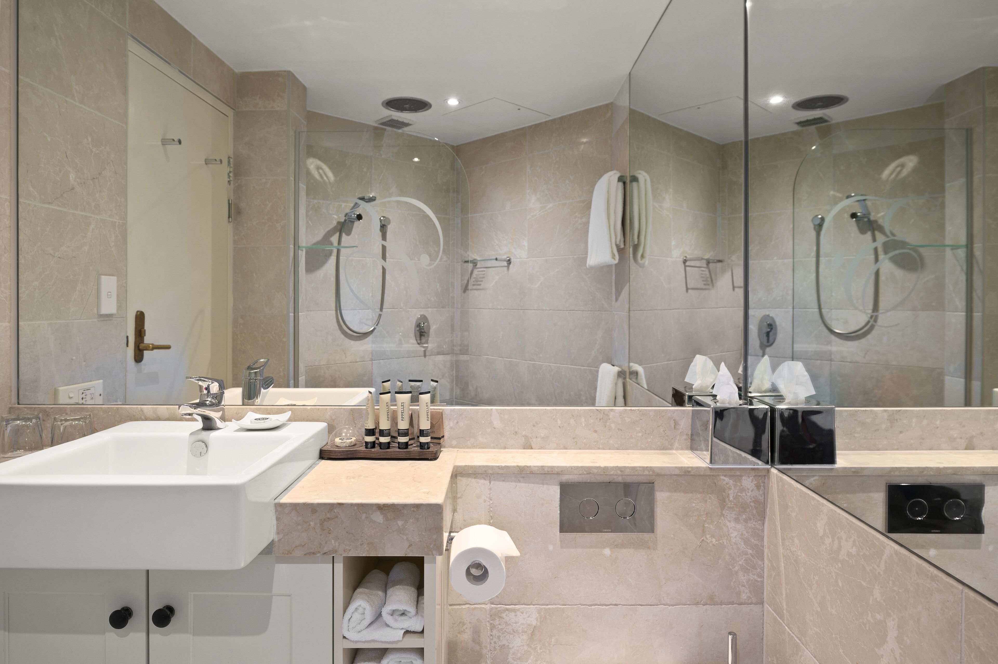 free toiletries, towels