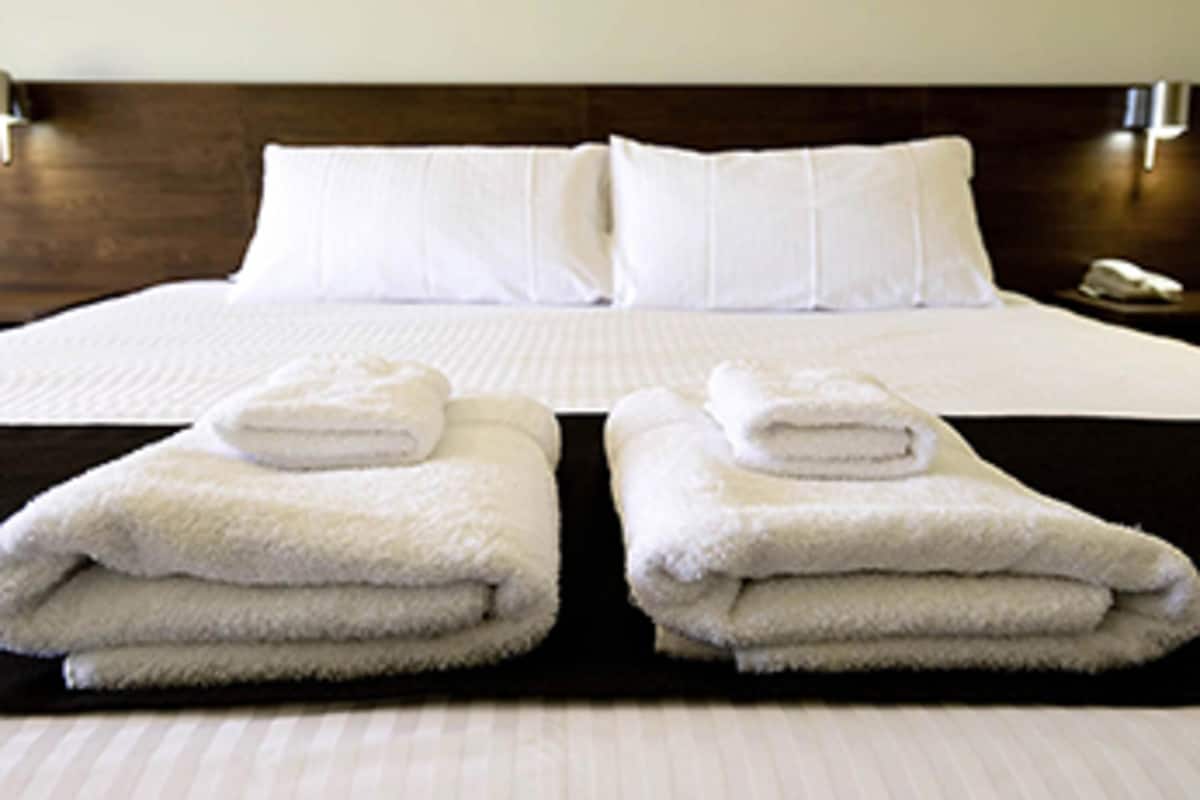 Estudio, 1 cama King size | Tabla de planchar con plancha, cunas, wifi gratis y ropa de cama