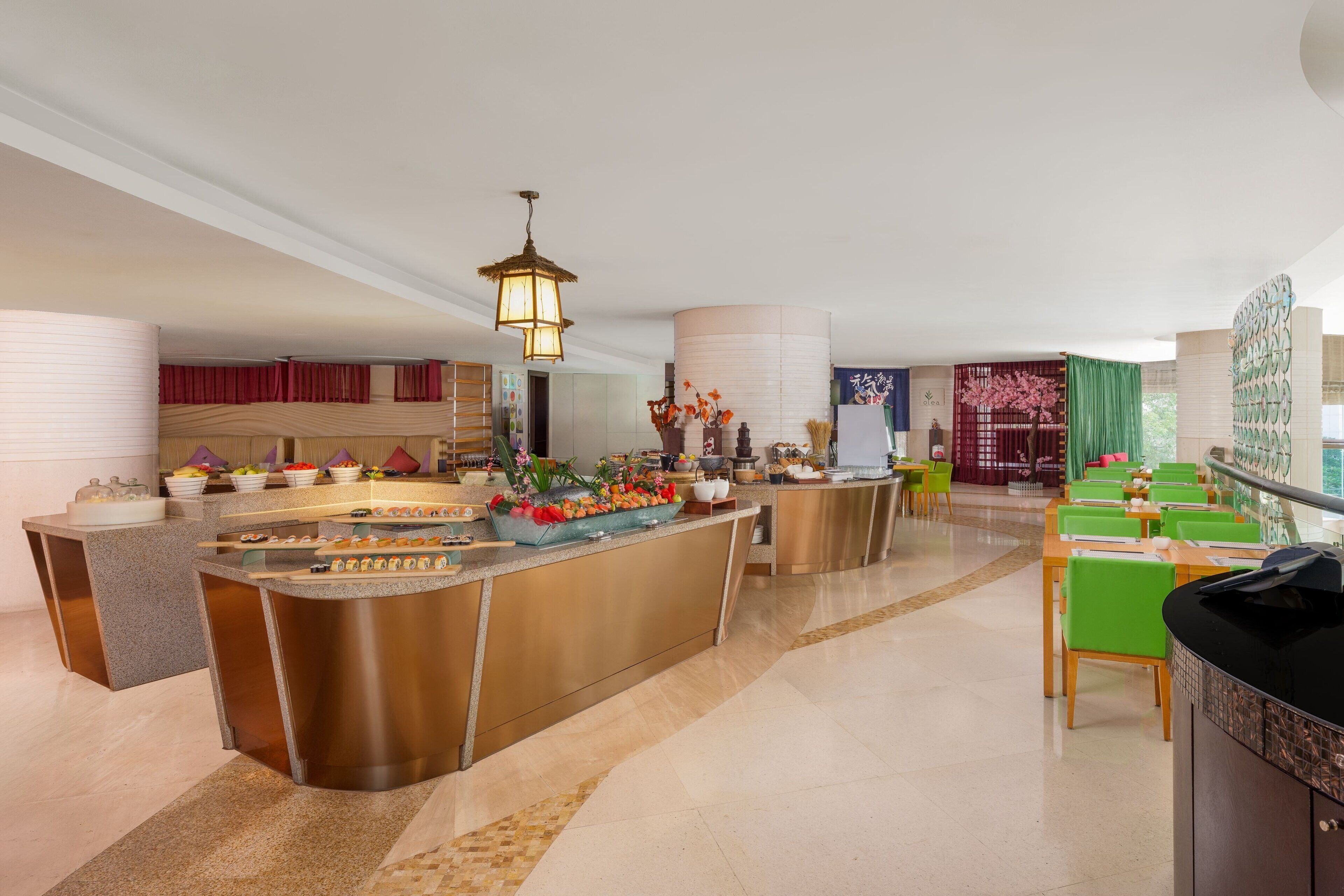 2 restaurants, breakfast served