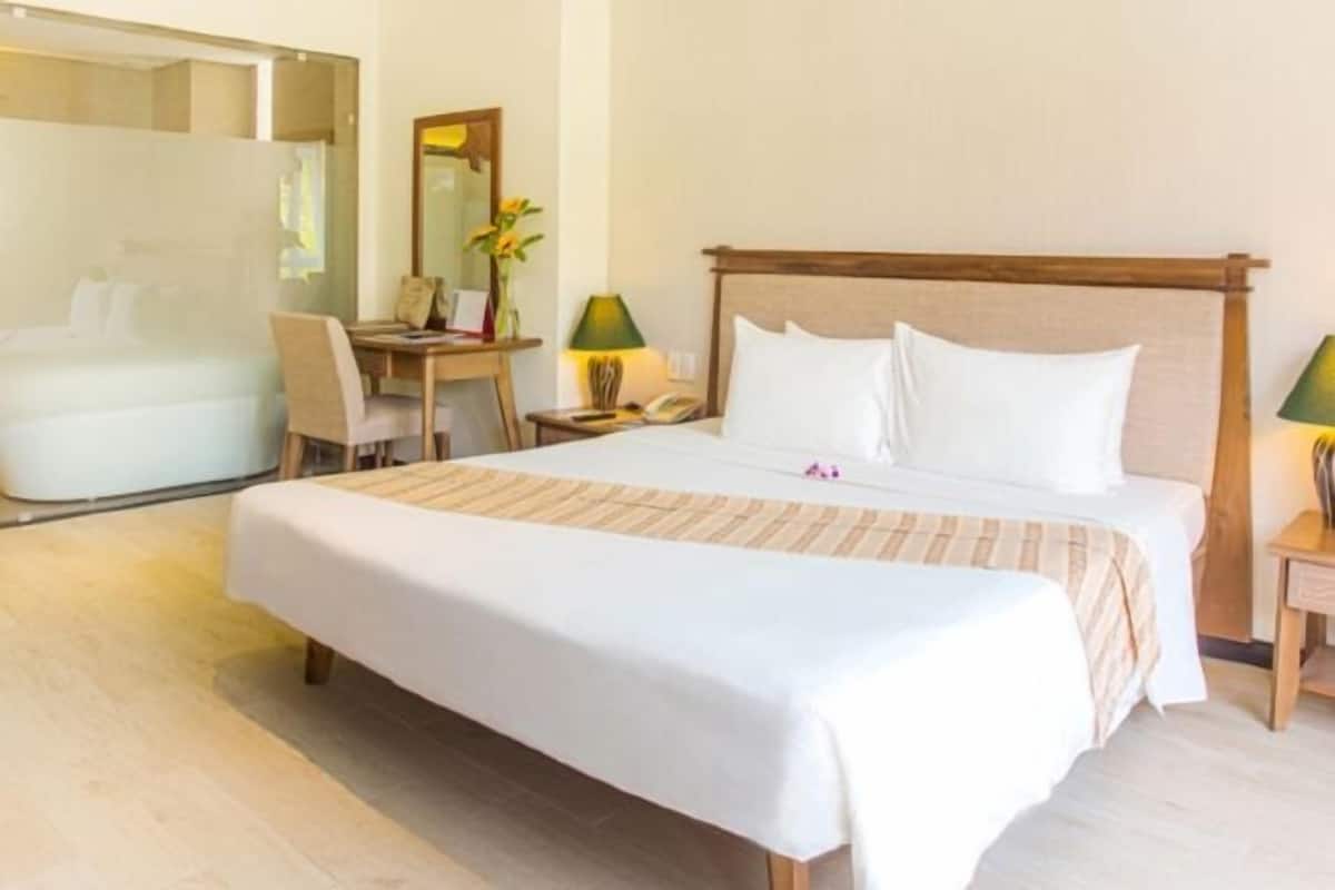 1 bedroom, minibar, in-room safe, desk