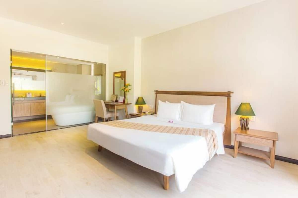 1 bedroom, minibar, in-room safe, desk