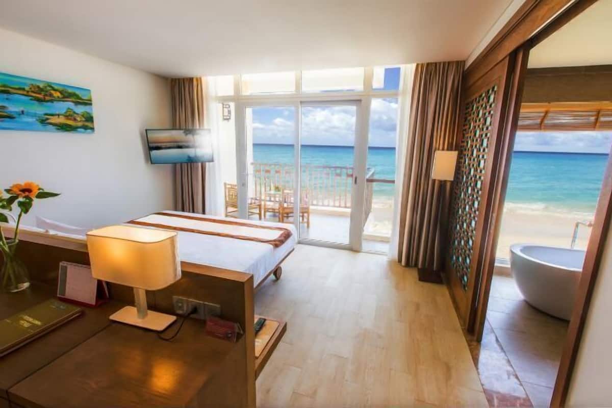 Minibar, in-room safe, desk, blackout curtains