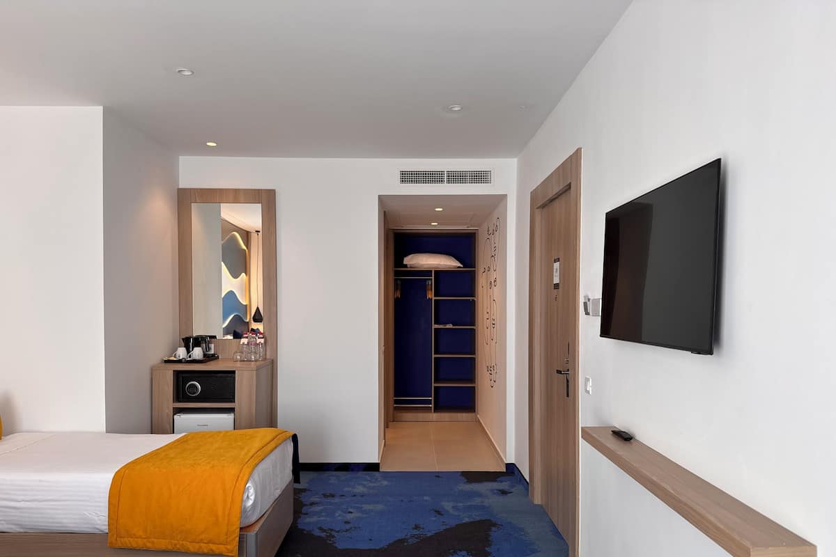 Family Room | Premium bedding, minibar, in-room safe, individually furnished