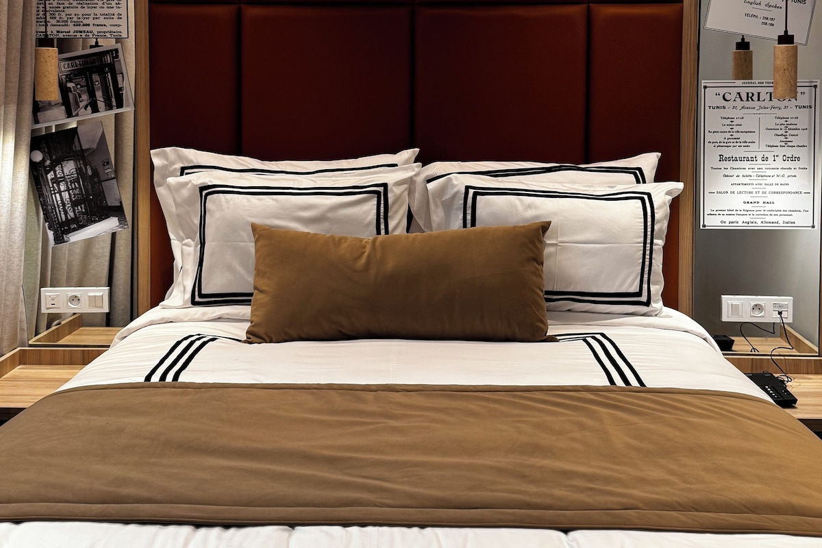 Deluxe Suite | Premium bedding, minibar, in-room safe, blackout drapes