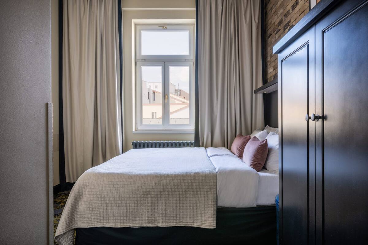 Standard Room | Premium bedding, down comforters, minibar, desk