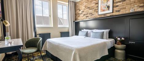 M Room, Bathtub, Air Conditioning