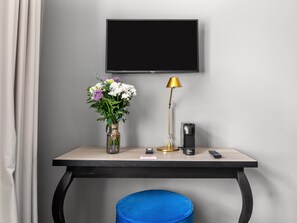 M Studio, Kitchenette and Bathtub