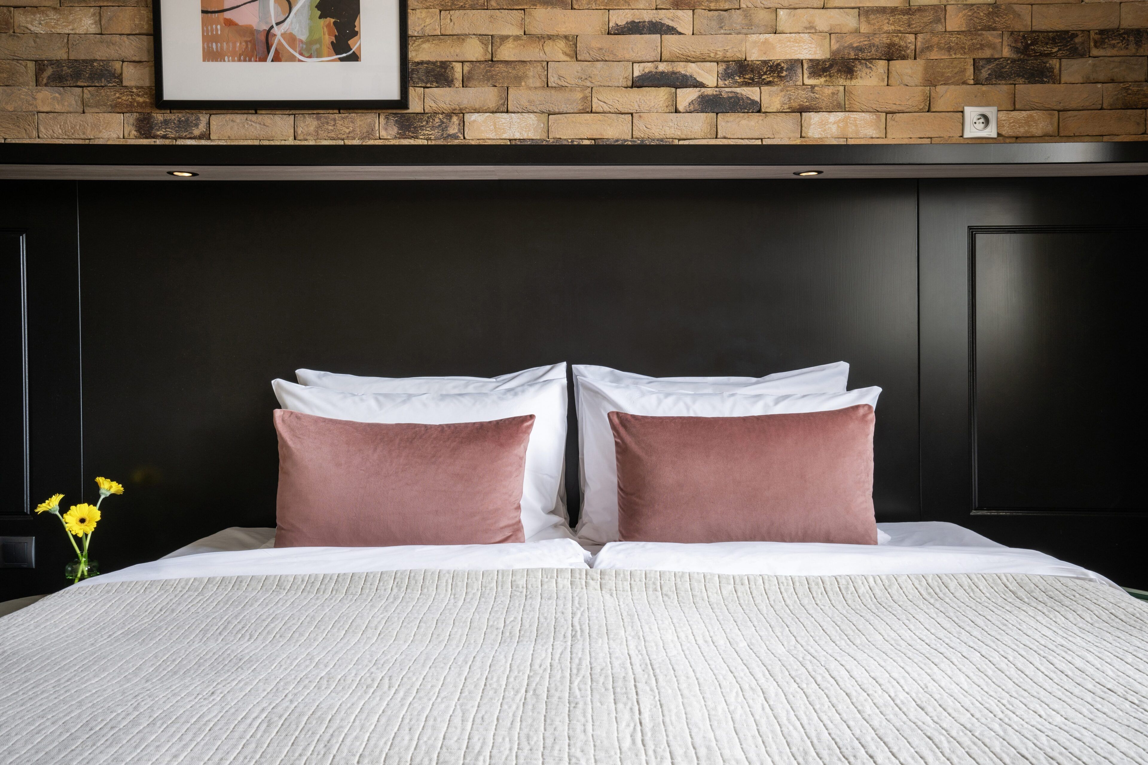 Ropa de cama de alta calidad, edredón, minibar y escritorio 