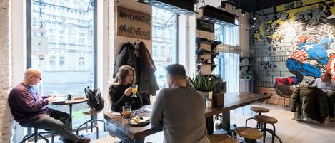 每日供应即点即煮早餐(每人 CZK 342)