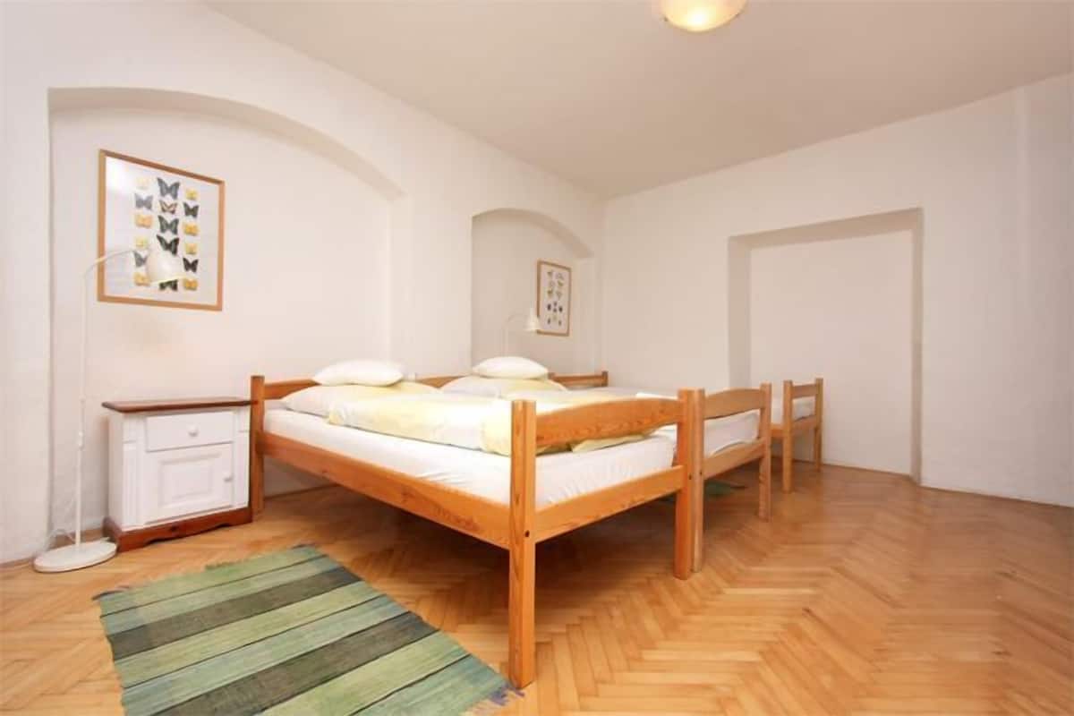 Blue Apartment | 1 soverom, skrivebord, blendingsgardiner og lydisolert