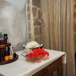 Couples treatment rooms, hot tub, body treatments, aromatherapy