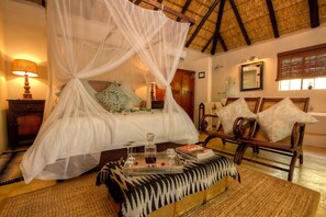 Premium bedding, in-room safe, individually decorated - Mvuradona Safari Lodge (Nkomazi)