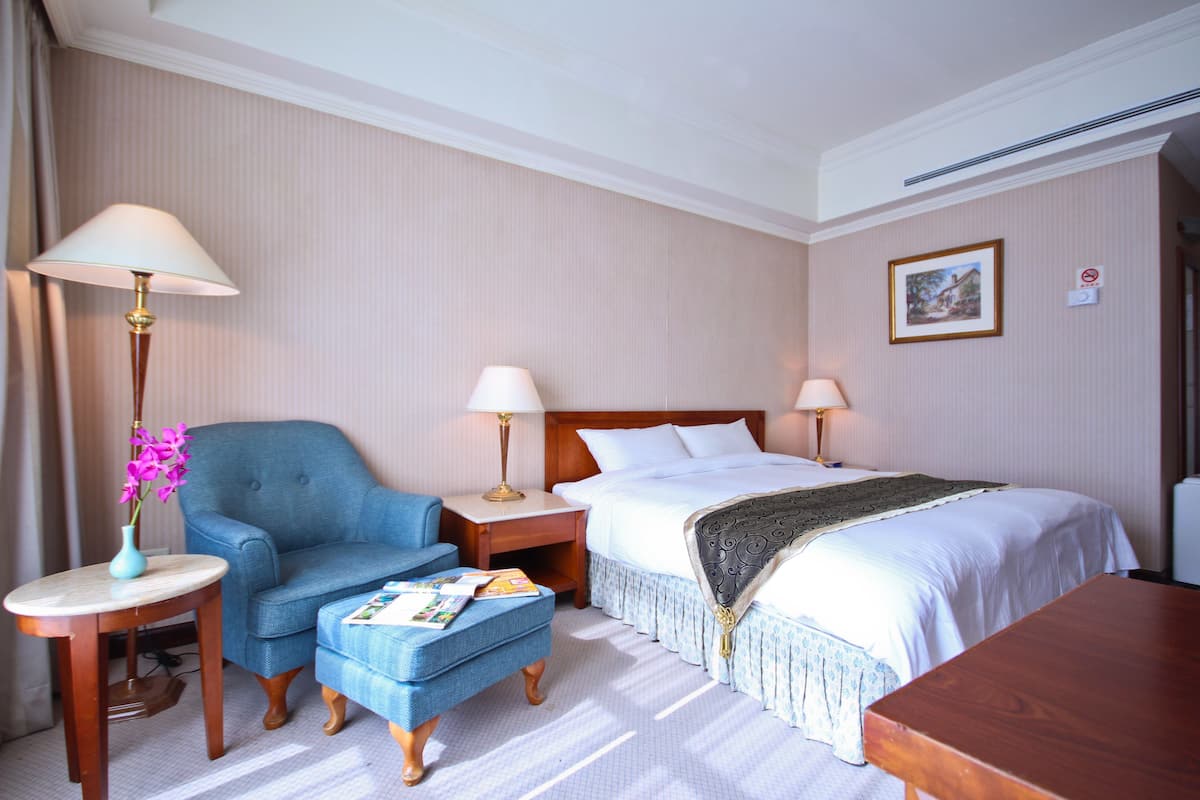 Premium bedding, down comforters, in-room safe, desk