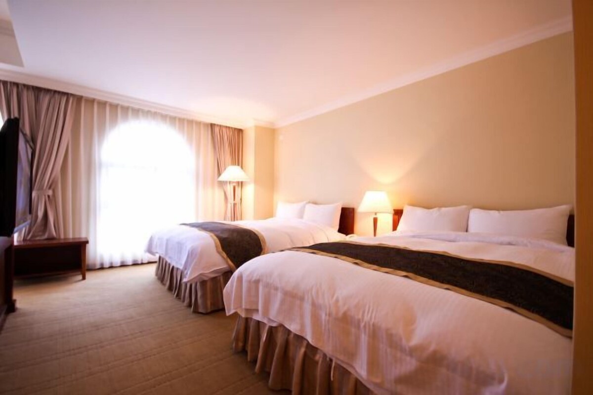 Premium bedding, down comforters, in-room safe, desk