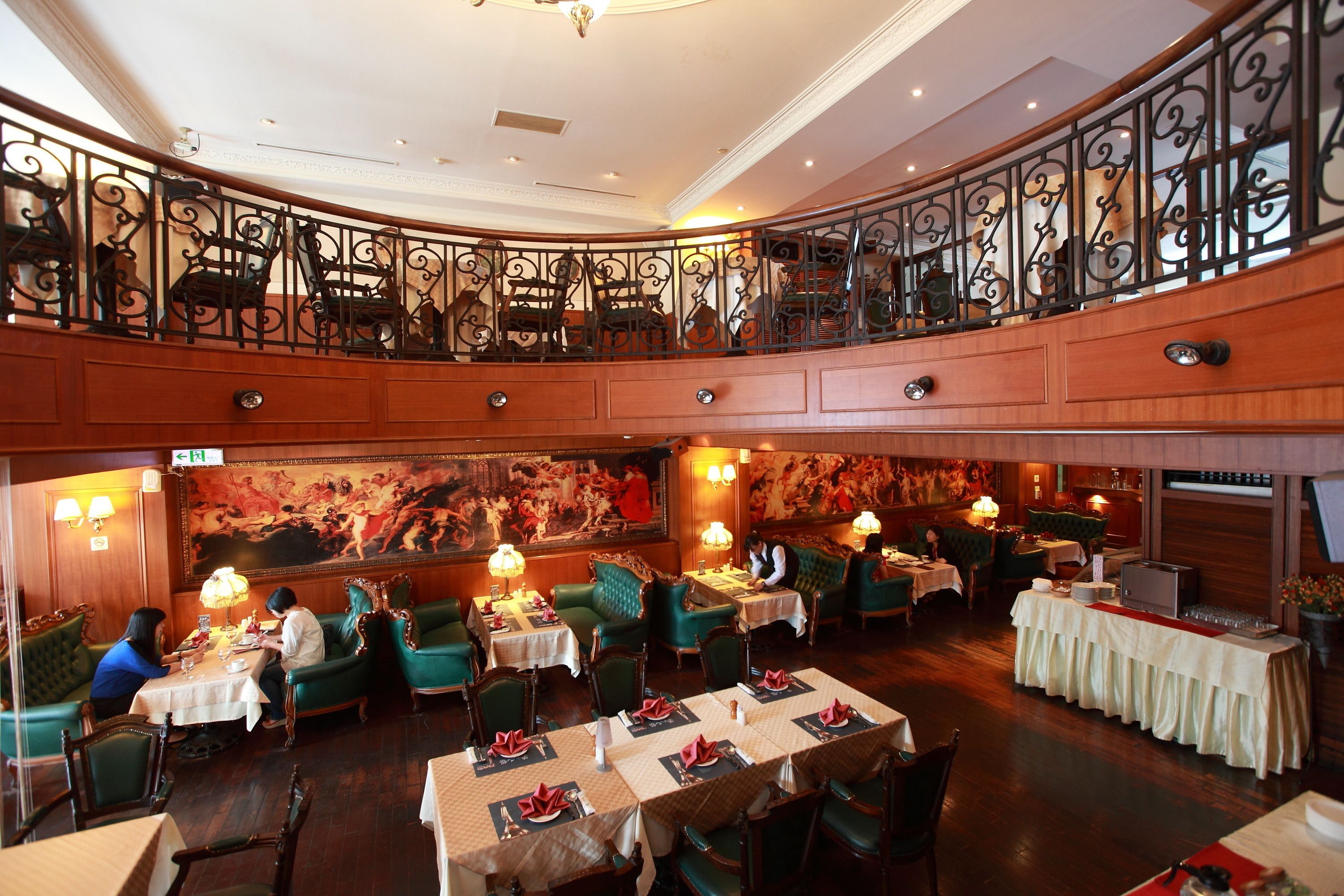 Desayuno buffet (TWD 300 por persona) 