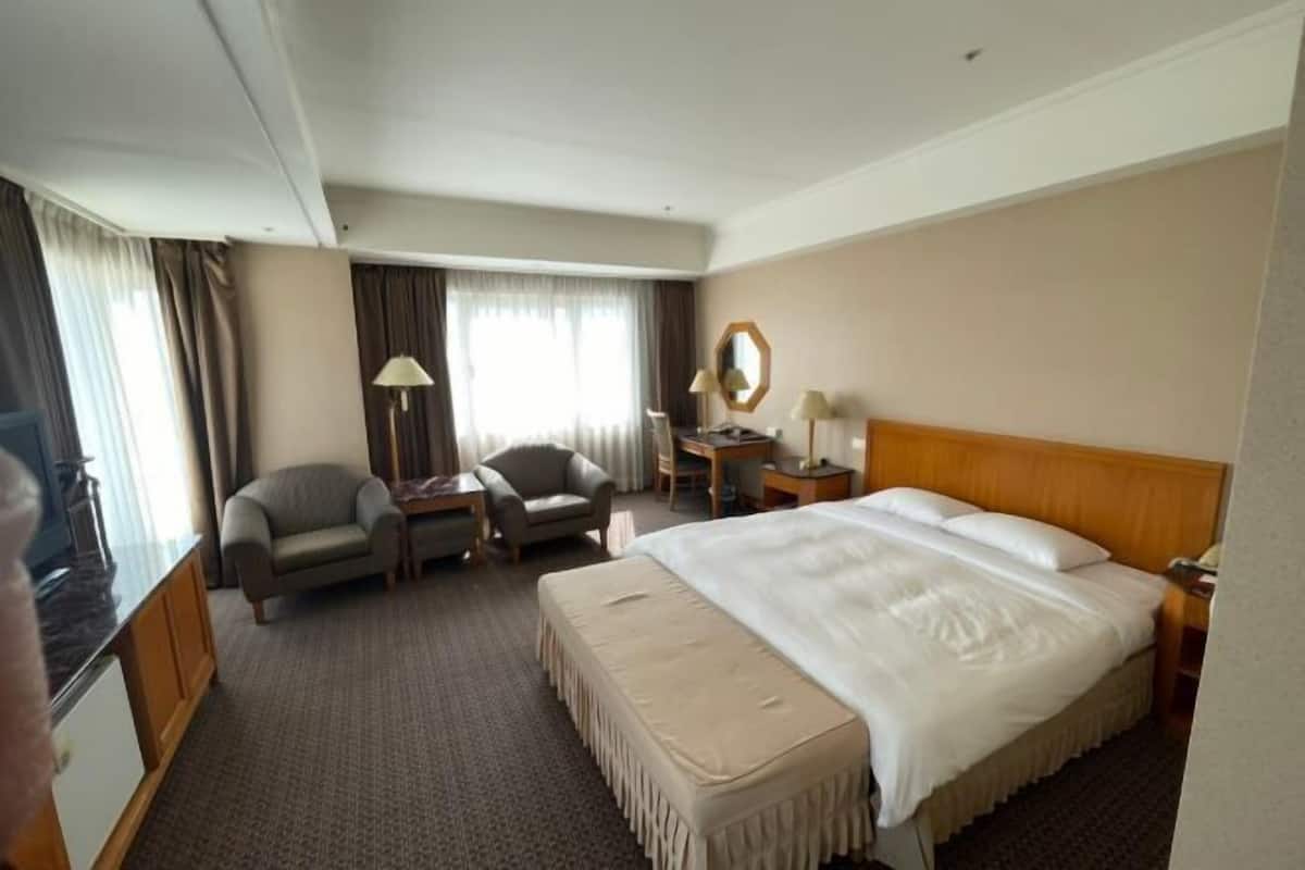 In-room safe, desk, laptop workspace, iron/ironing board