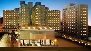 A hotel with multiple high-rise buildings, a central courtyard, and a well-lit entrance. - Chuto Plaza Hotel (Taoyuan City)
