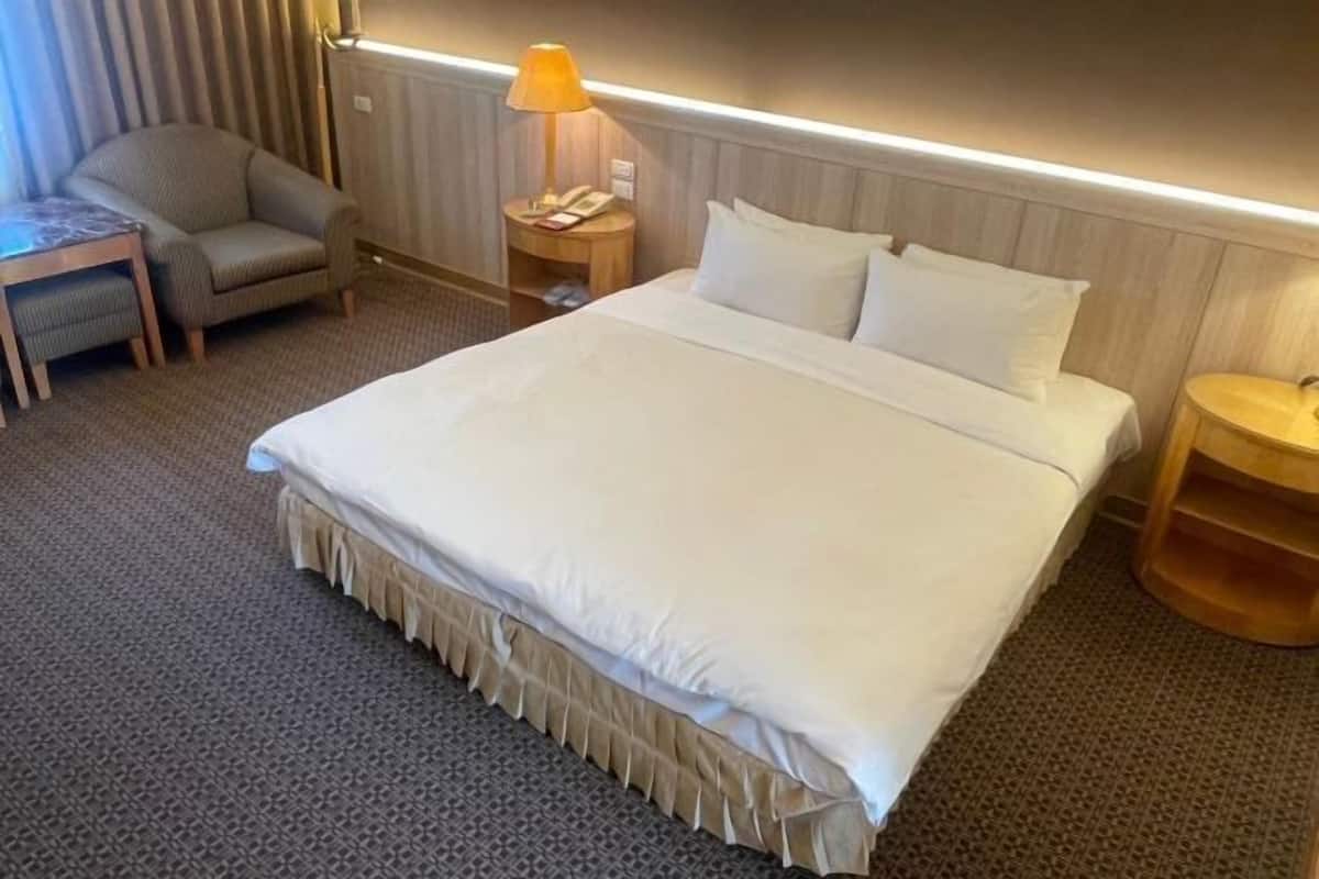 In-room safe, desk, laptop workspace, iron/ironing board