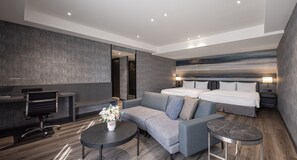 Firemannsrom – premium | Minibar, safe på rommet, skrivebord og skrivebord for bærbar PC