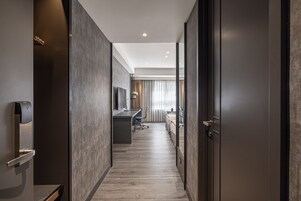 Deluxe Δίκλινο Δωμάτιο (Twin) | 1 υπνοδωμάτιο, μίνι μπαρ, χρηματοκιβώτιο στο δωμάτιο, γραφείο 