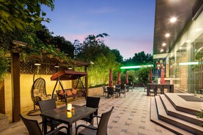 Garden - Holiday Inn Shanghai Hongqiao Central by IHG (Shanghai)