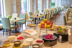 Bữa sáng buffet hàng ngày với phụ phí nhỏ 
