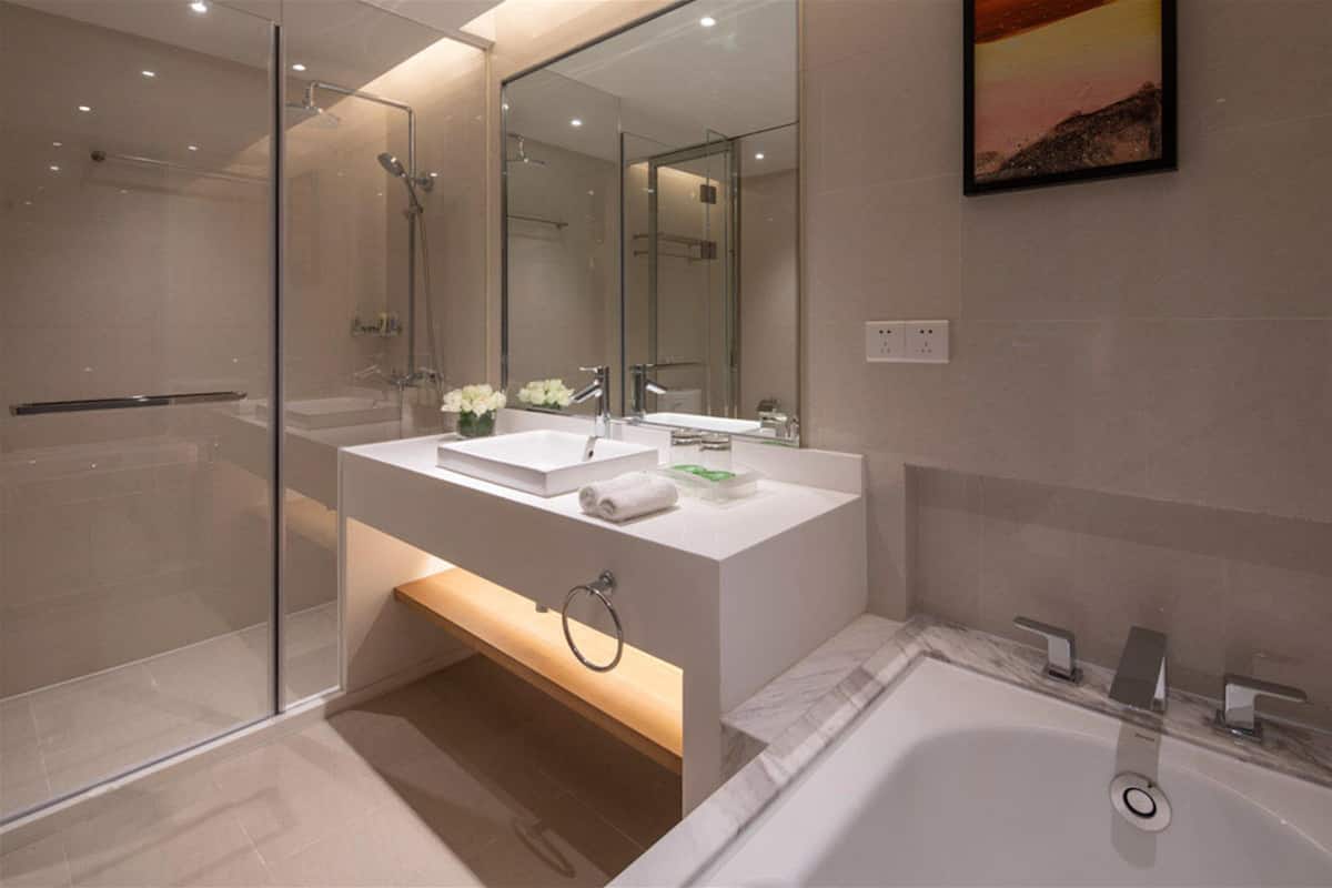 1 bedroom, hypo-allergenic bedding, down duvets, minibar