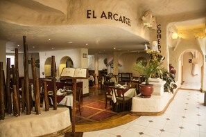 Breakfast, lunch, dinner served; local cuisine - San Agustin Internacional Hotel (Cusco)