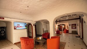 Lobby sitting area - San Agustin Internacional Hotel (Cusco)