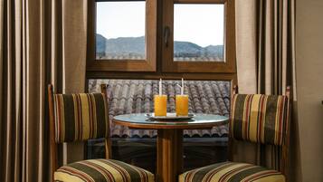 In-room safe, blackout curtains, free WiFi, bed sheets