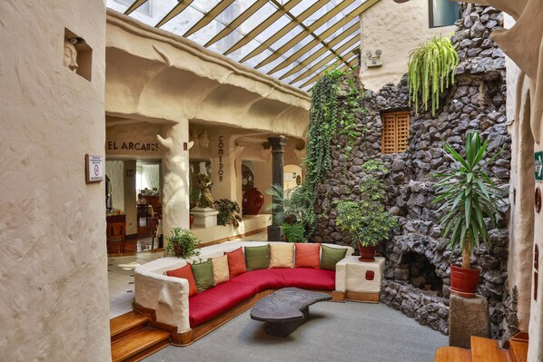 Lobby sitting area - San Agustin Internacional Hotel (Cusco)