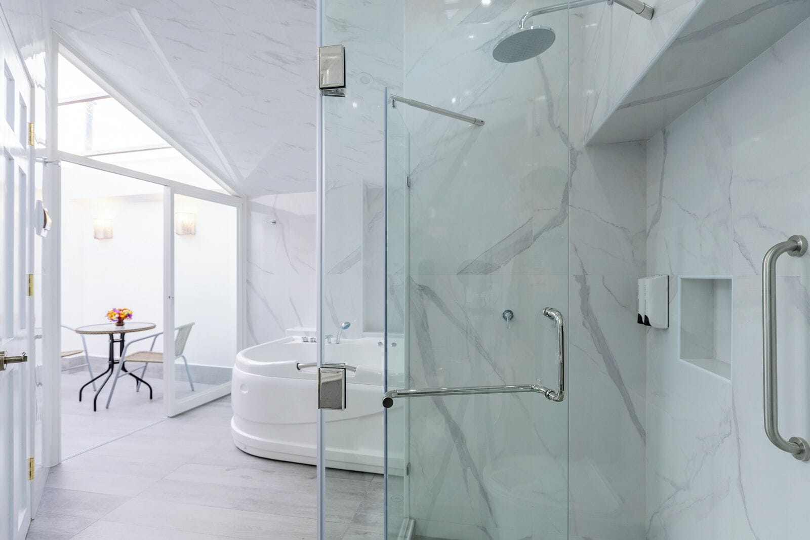 suite | premium bedding, minibar, in-room safe, desk