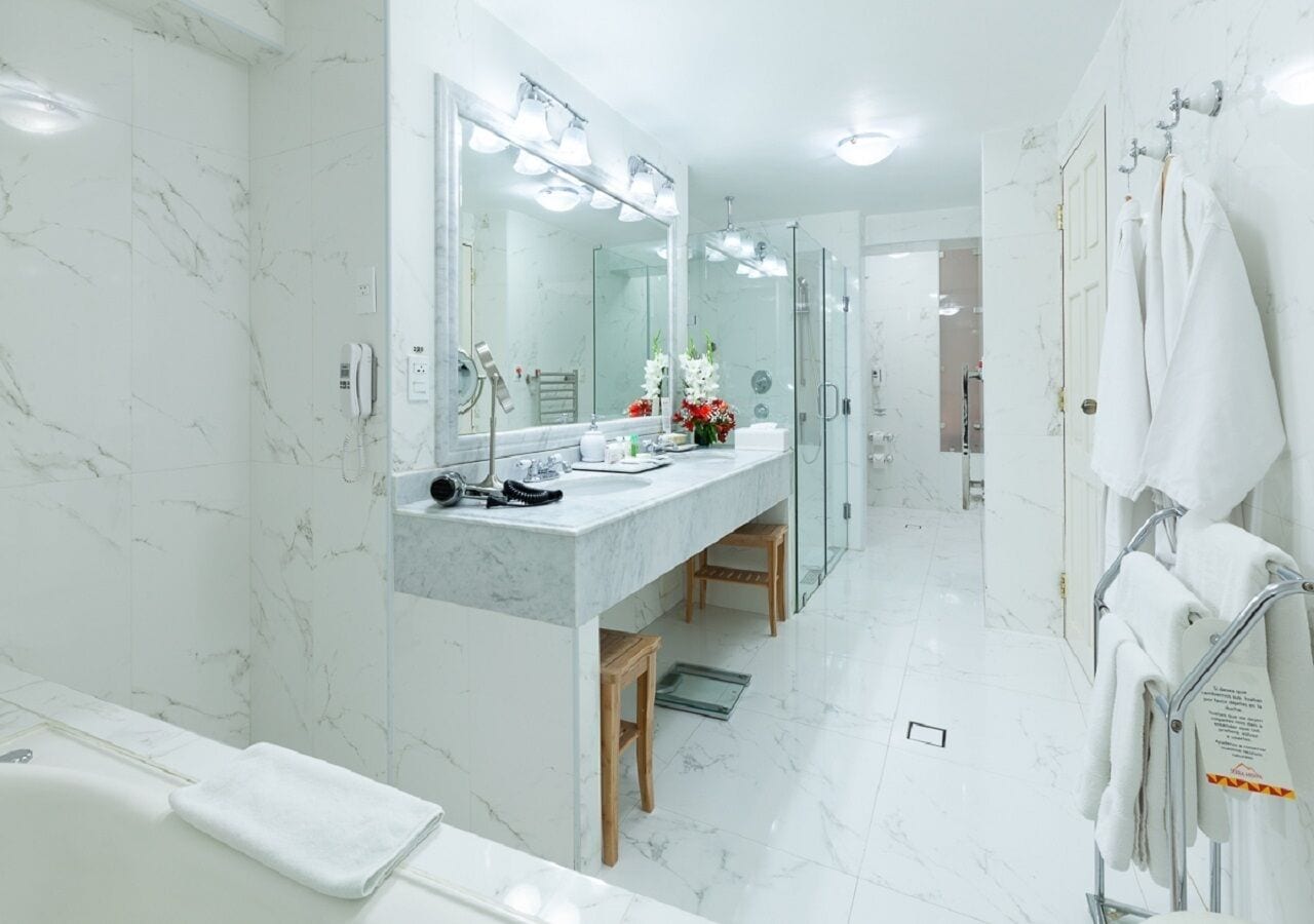 suite | bathroom | free toiletries, hair dryer, towels