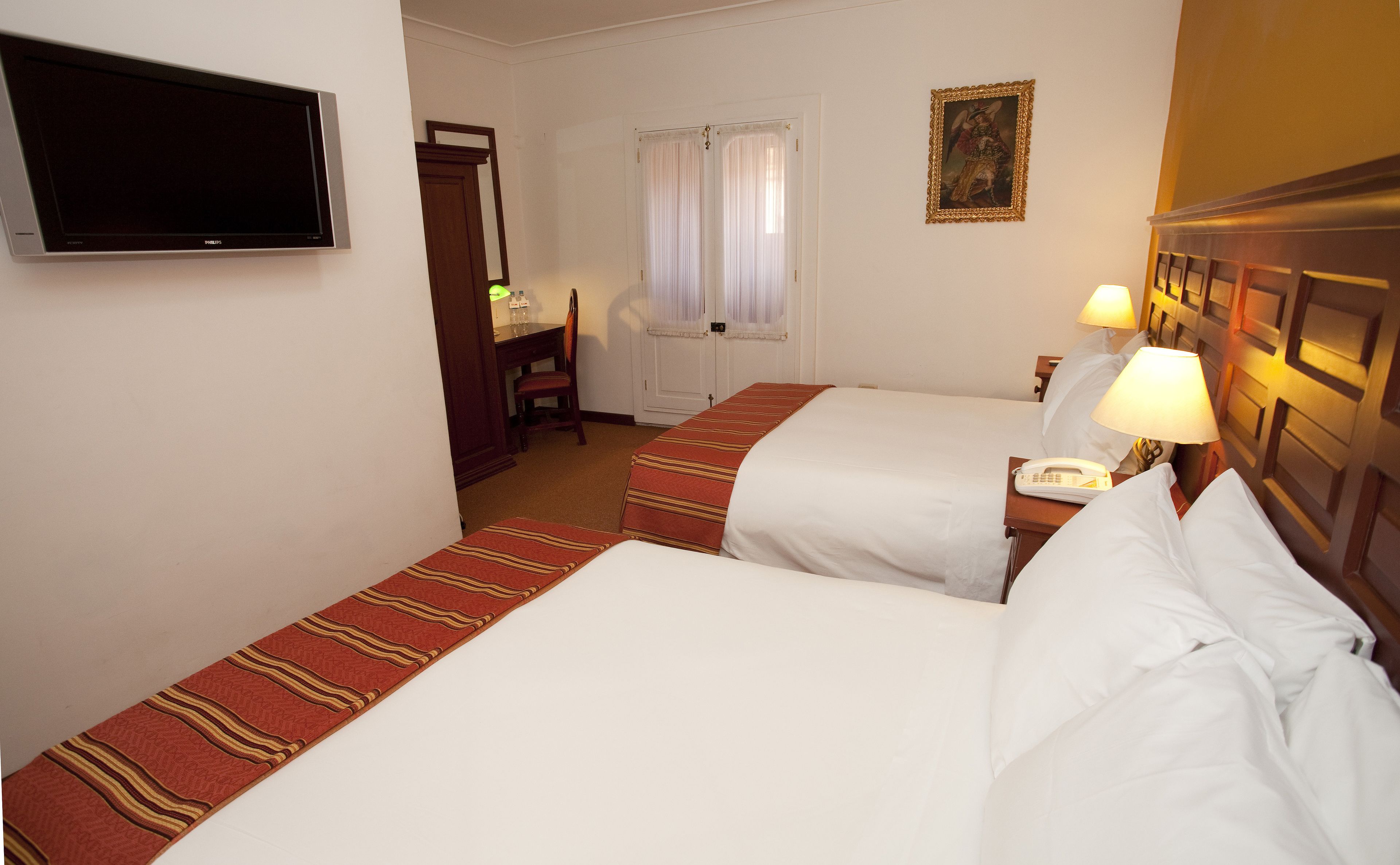 classic room with 2 single beds | premium bedding, minibar, in-room safe, desk