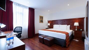 Premium kamer, 1 twee- of 2 eenpersoonsbedden, 1 kingsize bed | Luxe beddengoed, een minibar, een kluis op de kamer, een bureau