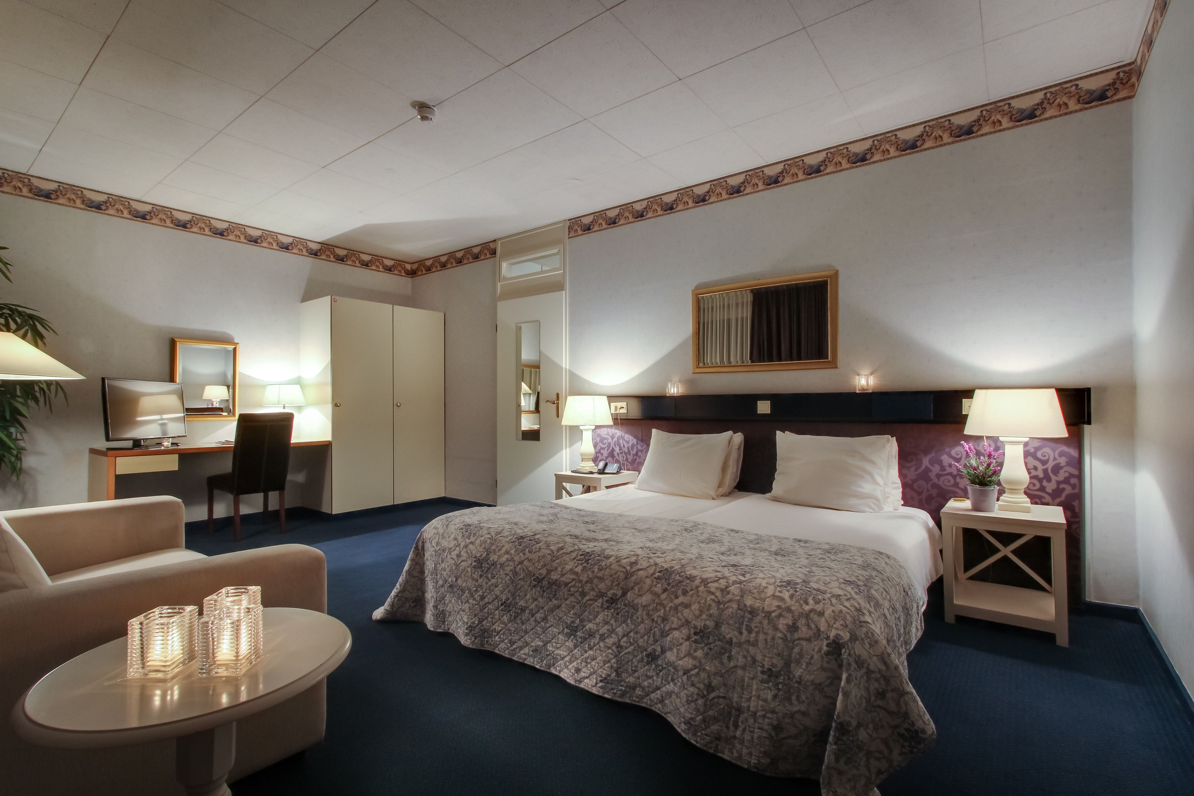 deluxe twin room | 1 bedroom, iron/ironing board, cots/infant beds, rollaway beds