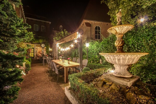 Outdoor dining - Hotel Restaurant Stad Munster (Winterswijk)